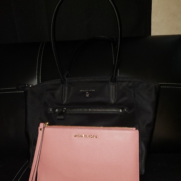 MICHEAL KORS PURSE AND CLUTCH SET - Picture 3 of 7